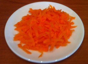 салат из цветной капусты - тертая морковь