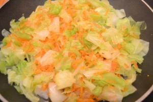 Рецепт бигуса с куриным филе - капуста+морковь
