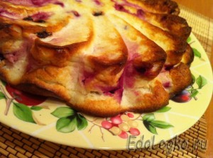 Пирог с брусникой - рецепт творожного пирога - сбоку
