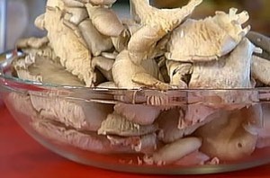 капустная запеканка - грибы