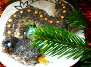 сладкий десерт - праздничный новогодний стол - змейка близко