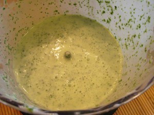салат из брокколи - зеленый соус
