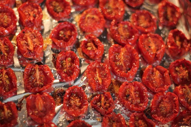 Вяленые помидоры в масле - готово