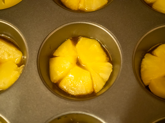 маффины с ананасом - цветок