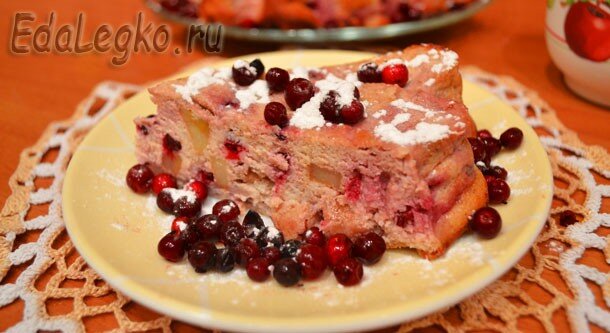 Вкусная шарлотка с творогом и овсяными хлопьями
