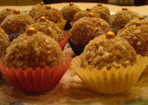 рецепт домашних конфет - курага с орехами - много