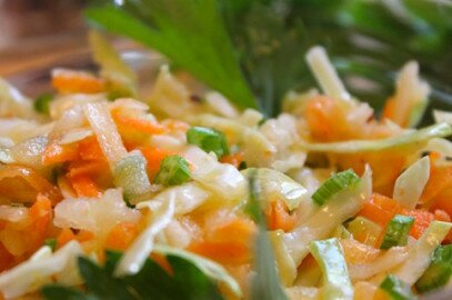 Салат с сельдереем и яблоком